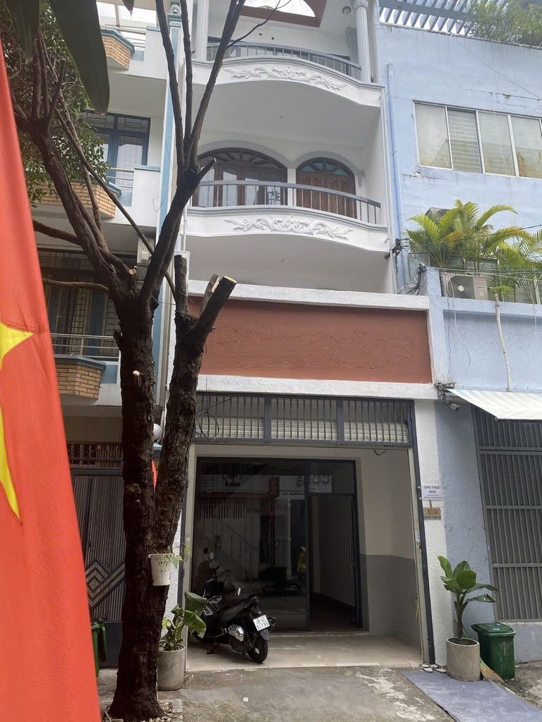 Nhà thuê tại Đường Sư Vạn Hạnh, Quận 10